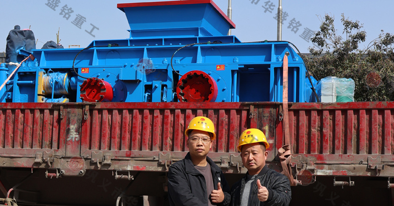 鵝卵石制砂用什么破碎機(jī)？推薦對輥機(jī)價格不貴還耐用
